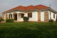 House for sale in Kawuku Entebbe road