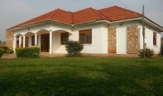 House for sale in Kawuku Entebbe road