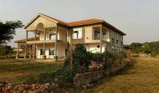 6 bedroom House for sale in Garuga