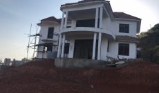 7 bedroom house for sale in Kitende with lake view 320m