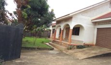 4 bedroom house for sale in Kiwatule 250m