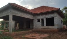 8 Bedroom house for sale in Buloba for 200m