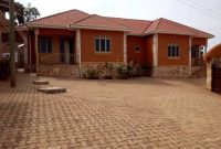 4 rental houses for sale in Kitende 32 decimals 350m