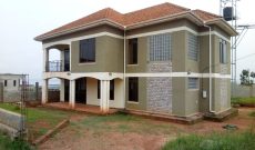 4 bedroom house for sale in Entebbe at 450m