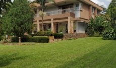 7 Bedroom house for sale in Bunga Kizunga 1 acre at 900,000 USD