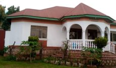 4 bedroom house for sale in Kyanja Ring road 22 decimals at 350m