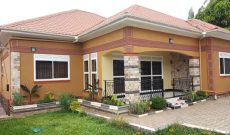 5 bedroom house for sale in Kitende 15 decimals going for 450m