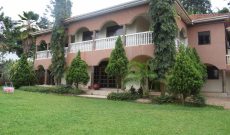 6 Bedroom house for sale in Naguru on half acre at 850,000 USD