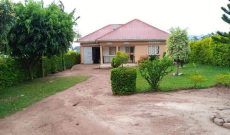 3 bedroom house for sale in Kitemu Masaka Road at 105m