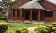 4 bedroom house for sale on half acre in Manyago Entebbe 350,000 USD