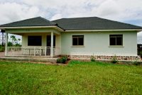 100 acre farmland with house for sale in Nwoya at 700m