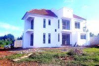 5 bedroom house for sale in Kyanja 25 decimals at 450m