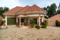 4 bedroom house for sale in Kulambiro on 25 decimals at 500m shillings