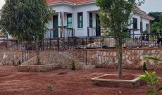 4 bedroom house for sale in Nakawuka at 650m