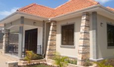 4 bedroom house for sale in Bweya Kajjansi at 370m