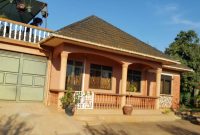 3 bedroom house for sale in Entebbe on 25 decimals at 350m