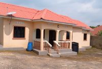 4 bedroom house for sale in Bombo on 1.1 acre at 100m