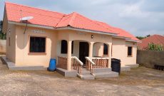 4 bedroom house for sale in Bombo on 1.1 acre at 100m