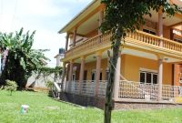 4 bedroom house for sale in Makindye Kizunga 25 decimals at 850m