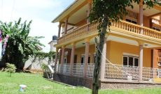 4 bedroom house for sale in Makindye Kizunga 25 decimals at 850m