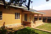 4 bedroom house for sale in Makindye 75x145ft at 700m