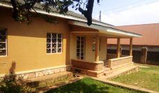 4 bedroom house for sale in Makindye 75x145ft at 700m