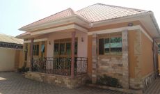 3 bedroom house for sale in Bweya Kajjansi at 200m