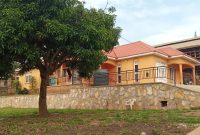 3 bedroom house for sale in Lubowa Mutungo half acre at 700m