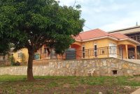 3 bedroom house for sale in Lubowa Mutungo half acre at 700m