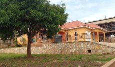 3 bedroom house for sale in Lubowa Mutungo half acre at 700m