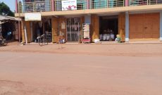 8 shops commercial building for sale in Kitende 3m monthly at 450m