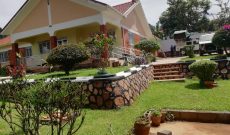 4 bedroom house for sale in Entebbe town 46 decimals at 1.3 billion shillings
