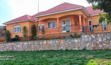 4 bedroom house for sale on half acre at 600m