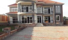 7 bedroom lake view house for sale in Munyonyo 1.4 billion shillings