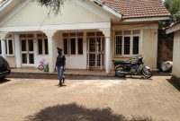 2 bedroom house for rent in Bugolobi Wankoko Port Bell road at 1m shillings