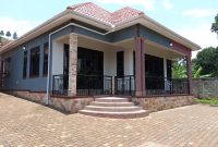 3 bedroom house for sale in Akright City at 450m