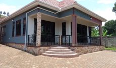 3 bedroom house for sale in Akright City at 450m