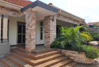 4 bedroom house for sale in Akright Entebbe road at 500m