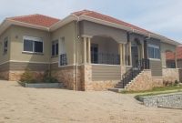 5 bedroom house on 25 decimals for sale in Kira Mulawa at 750m