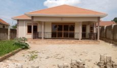 4 bedroom house for sale in Buwate at 310m