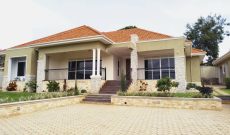 3 bedroom house for sale in Kitende off of Entebbe road at 420m