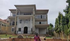 6 bedroom house for sale in Muyenga with pool at $700,000