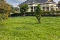 5 bedroom house for sale in Matugga 1 acre with rentals at 500m