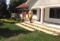 3 bedroom house for sale in Mbale on 1 acre at 350m