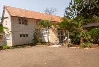 8 bedroom house for rent in Kololo on 1 acre at $5000