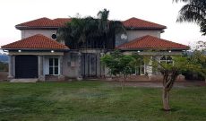 8 bedrooms lake shore house for sale in Garuga 1 acre at 1m USD