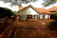 4 bedrooms house for sale in Naguru 27 decimals at 250,000 USD