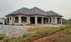 4 bedroom shell house for sale in Abayita Ababiri 100x100ft at 350m