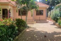 4 bedrooms house for sale in Munyonyo on 25 decimals at 850m