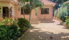 4 bedrooms house for sale in Munyonyo on 25 decimals at 850m